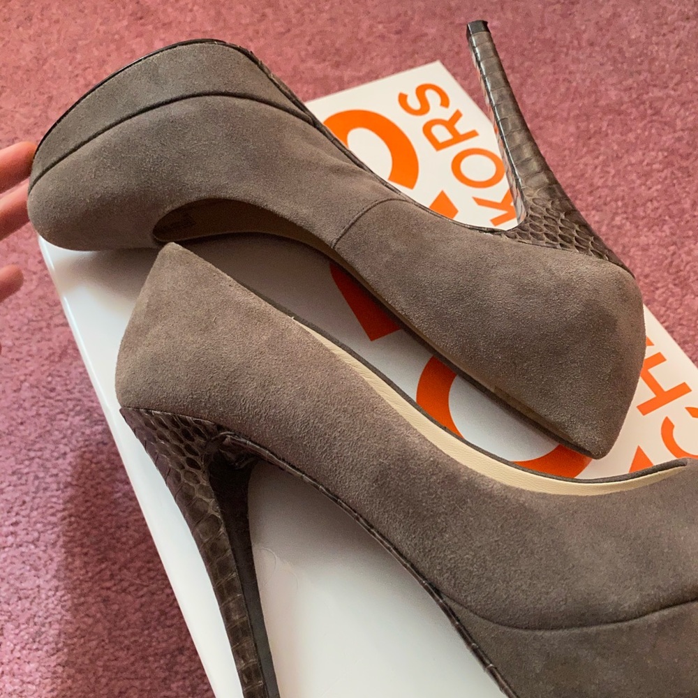 KORS Michael Kors Grey Suede Natural Snake Pumps 8 - Picture 13 of 13
